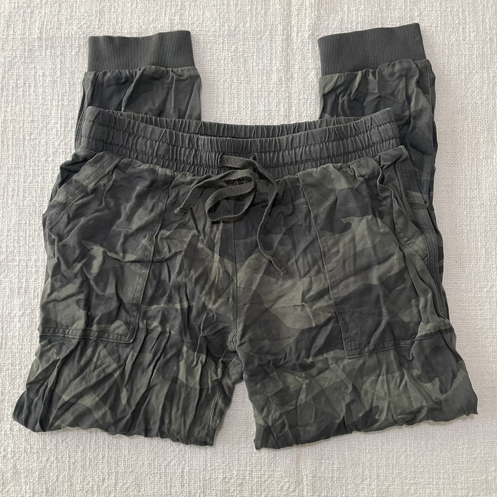 Splendid‎ Women's Small Green Camo Soft-Shell Jogger Pants Pull On Cute Preppy
